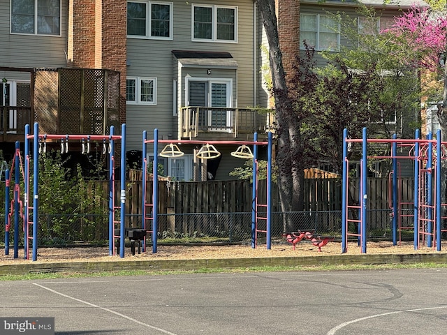 6558 Gildar St, Alexandria, VA 22310 - view of sport court