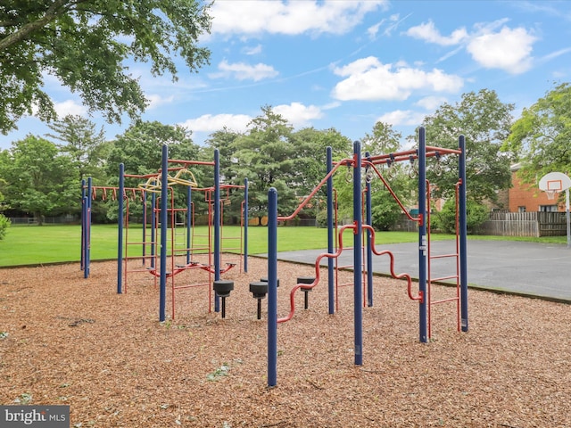6558 Gildar St, Alexandria, VA 22310 - community play area featuring a yard