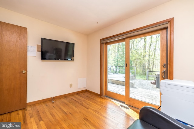 entryway with baseboards, visible vents, and light wood-style flooring
