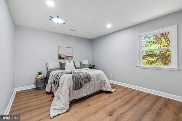 bedroom featuring recessed lighting, baseboards, visible vents, and light wood finished floors