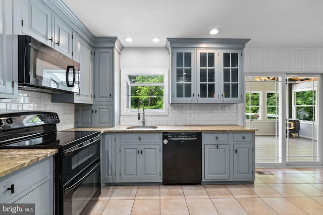 413 Bucktoe Rd, Avondale, PA 19311 - kitchen featuring black appliances, a sink, gray cabinets, and recessed lighting