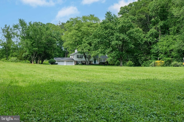 413 Bucktoe Rd, Avondale, PA 19311 - view of grassy yard with an attached garage