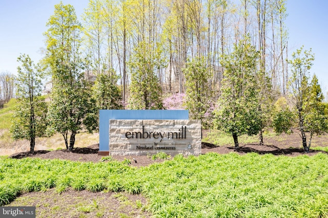 view of community / neighborhood sign