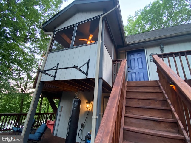 entrance to property featuring a wooden deck