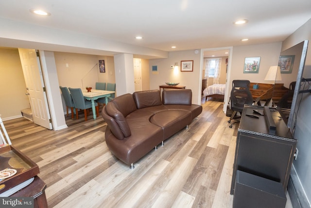 living room featuring recessed lighting, baseboards, and light wood-style floors