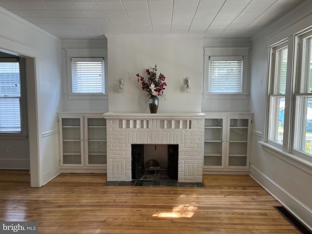 854 View St, Hagerstown, MD 21742 - unfurnished living room featuring ornamental molding, wood finished floors, a fireplace, and baseboards