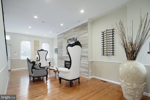 sitting room featuring visible vents, recessed lighting, baseboards, and wood finished floors