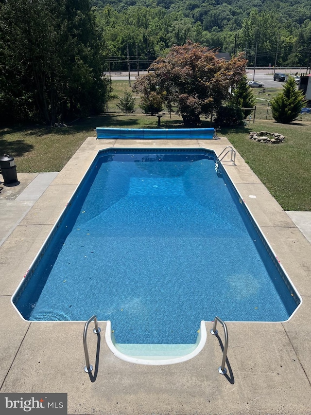 11416 Kline Dr NW, Cumberland, MD 21502 - view of pool featuring a covered pool, a wooded view, and fence