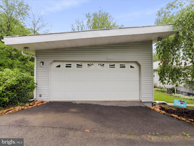 11416 Kline Dr NW, Cumberland, MD 21502 - view of garage