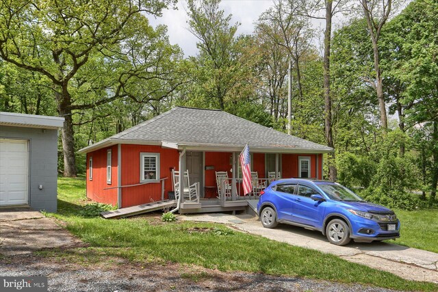 7395 Jonestown Rd, Harrisburg, PA 17112 - view of front of home with a shingled roof and a front yard