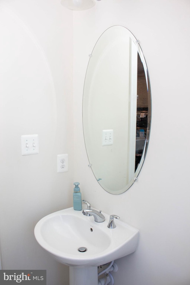 6408 47th St, Riverdale, MD 20737 - bathroom with a sink