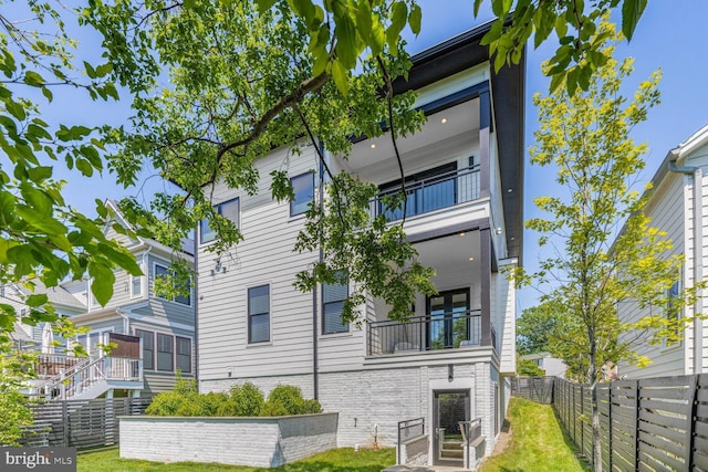 2600 3rd St N, Arlington, VA 22201 - rear view of property featuring a yard, fence, and a balcony