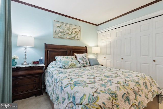 12328 Woodlawn Ct, Woodbridge, VA 22192 - carpeted bedroom featuring a closet and crown molding