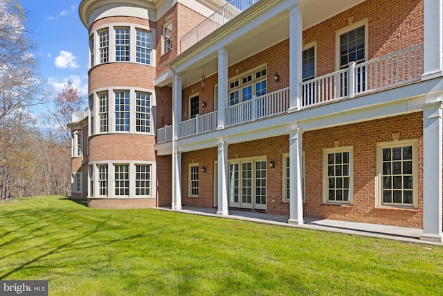 14815 Dover Rd, Reisterstown, MD 21136 - rear view of house featuring a yard and brick siding