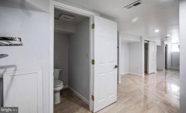 bathroom featuring visible vents, recessed lighting, baseboards, and toilet