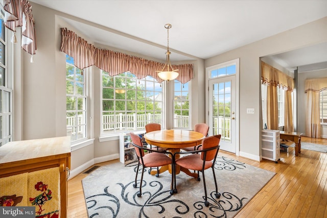 dining space featuring a healthy amount of sunlight, baseboards, light wood-style floors, and visible vents