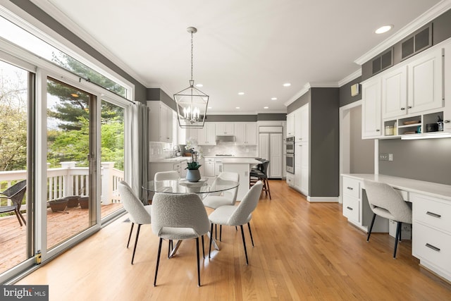 dining room featuring crown molding, a chandelier, recessed lighting, and light wood-type flooring