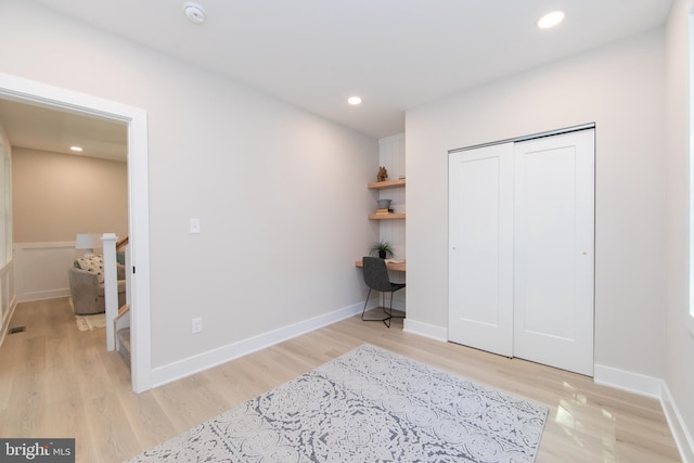 bedroom featuring recessed lighting, a closet, baseboards, and light wood-style floors