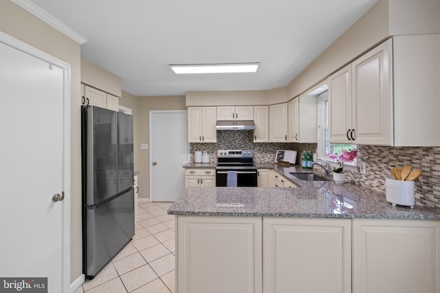 kitchen featuring tasteful backsplash, stainless steel appliances, a peninsula, and under cabinet range hood