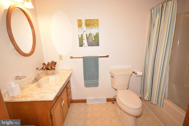 full bath featuring baseboards, tile patterned floors, toilet, vanity, and shower / tub combo with curtain