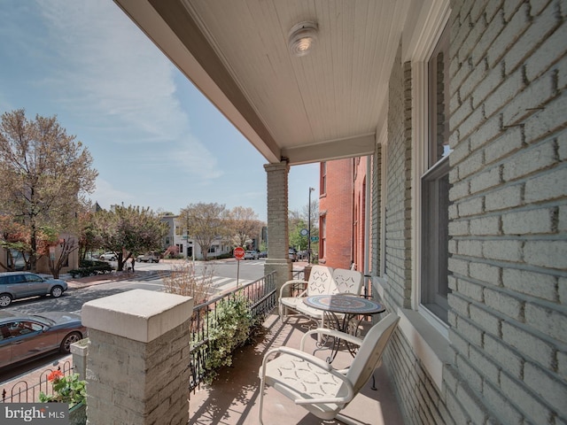 balcony featuring covered porch