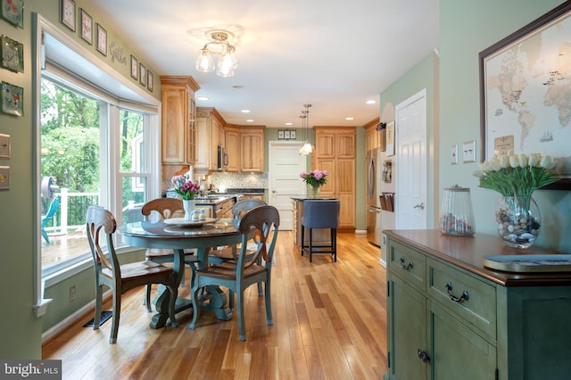 7228 Devereux Ct, Alexandria, VA 22315 - dining room featuring light wood finished floors, a chandelier, recessed lighting, and baseboards
