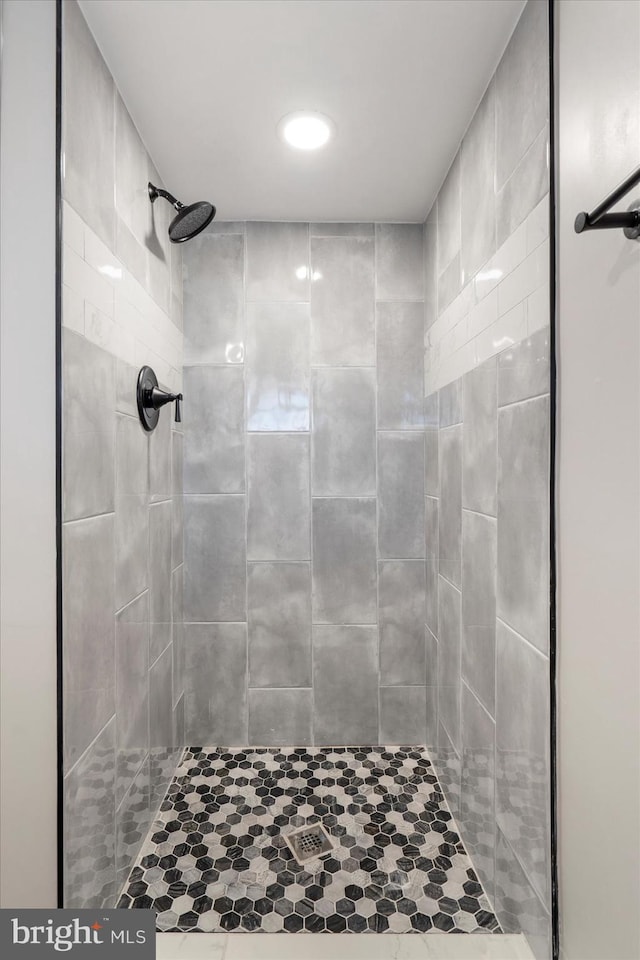 6217 Burgess Ave, Baltimore, MD 21214 - bathroom featuring recessed lighting and a tile shower