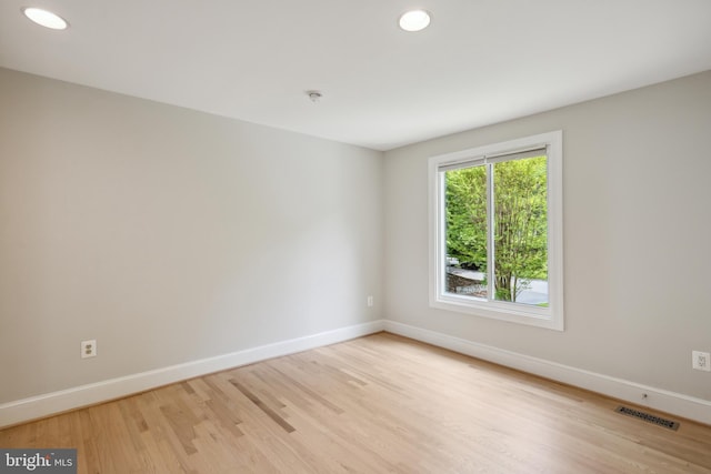 6530 Heather Brook Ct, Mclean, VA 22101 - empty room with baseboards, recessed lighting, wood finished floors, and visible vents