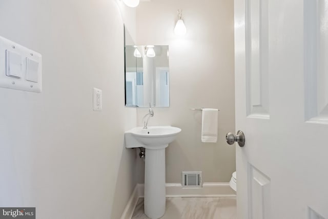 6530 Heather Brook Ct, Mclean, VA 22101 - bathroom with toilet, baseboards, and visible vents