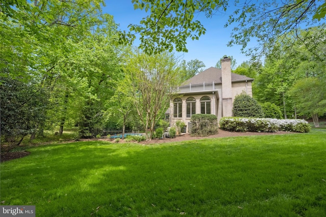 6530 Heather Brook Ct, Mclean, VA 22101 - view of yard featuring a balcony