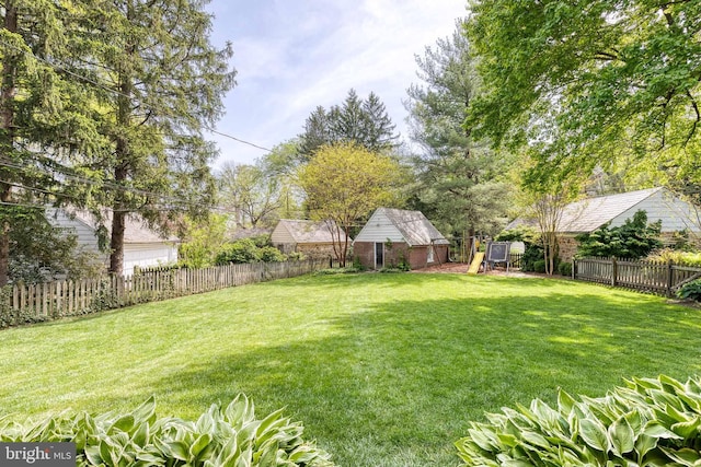 view of yard with an outdoor structure and a fenced backyard