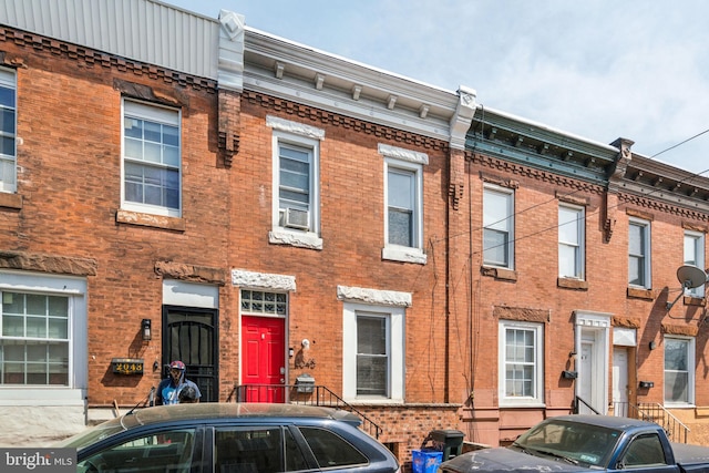 view of front facade with brick siding