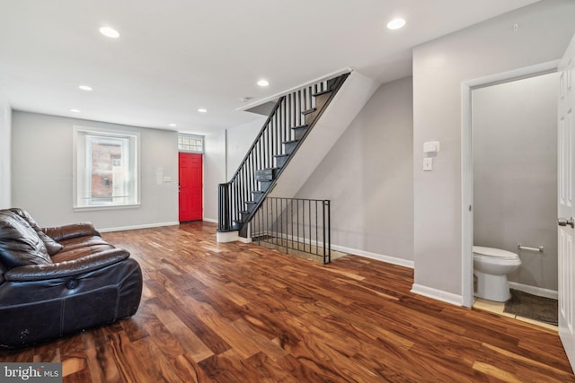 living room with baseboards, recessed lighting, and wood finished floors