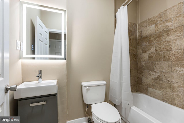 bathroom with vanity, shower / tub combo, baseboards, and toilet