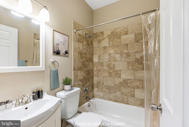 bathroom with vanity, toilet, and shower / tub combo with curtain