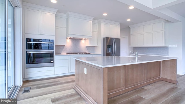 kitchen featuring visible vents, decorative backsplash, recessed lighting, light wood-style flooring, and stainless steel appliances