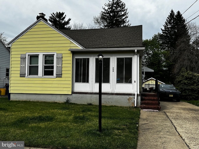 766 President, Lawrenceville, NJ 08648 - bungalow-style home featuring a shingled roof and a front yard