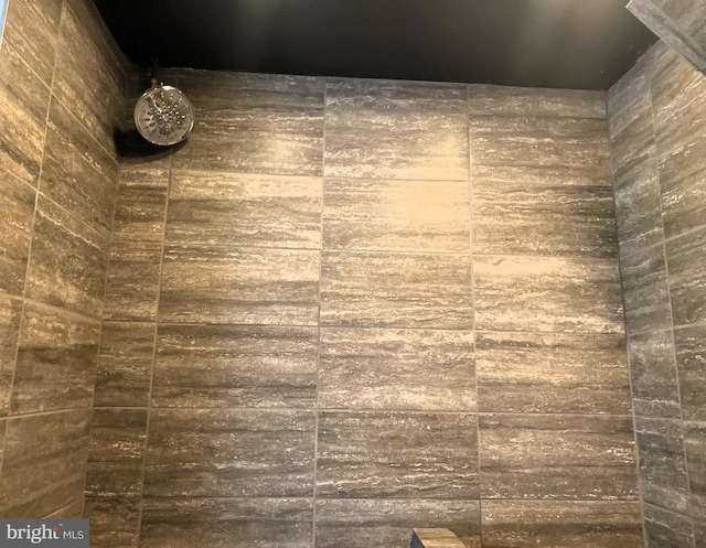 details featuring a tile shower