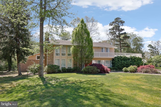view of front of property with a front yard