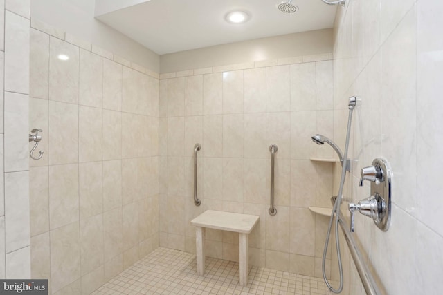 full bathroom featuring a tile shower