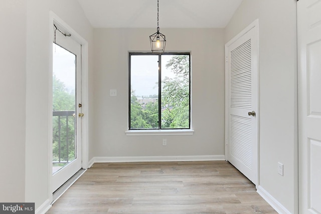 9552 Cannoneer Ct Unit 403, Manassas, VA 20110 - unfurnished dining area featuring light wood finished floors and baseboards
