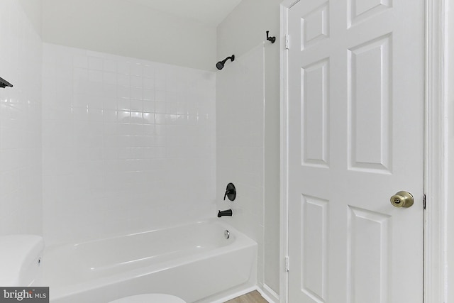 9552 Cannoneer Ct Unit 403, Manassas, VA 20110 - bathroom with toilet and washtub / shower combination