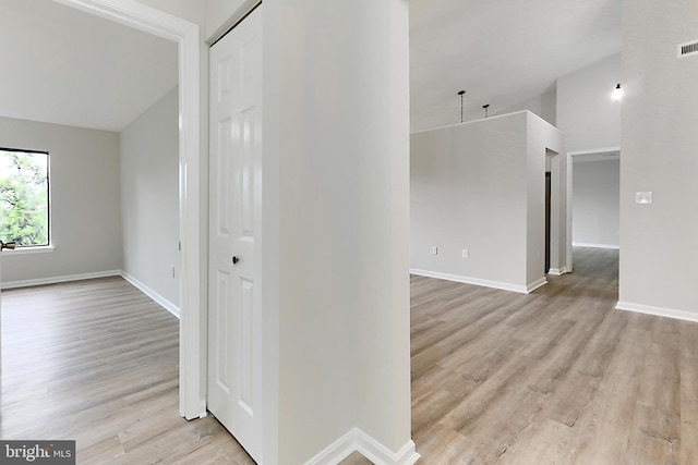 9552 Cannoneer Ct Unit 403, Manassas, VA 20110 - corridor with light wood finished floors, lofted ceiling, and baseboards