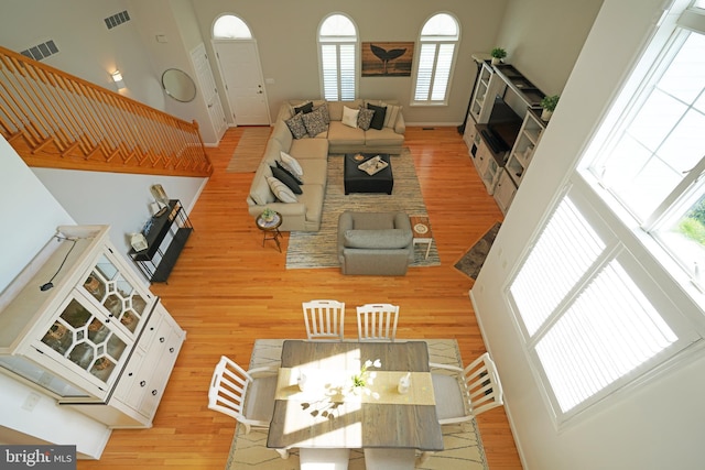 living area with light wood-type flooring and baseboards