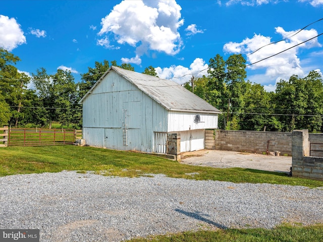 12836 Hessong Bridge Rd, Thurmont, MD 21788 - view of barn featuring a lawn and fence