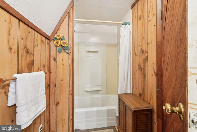 bathroom featuring shower / tub combo with curtain