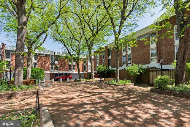 18 University Mews, Philadelphia, PA 19104 - surrounding community featuring fence