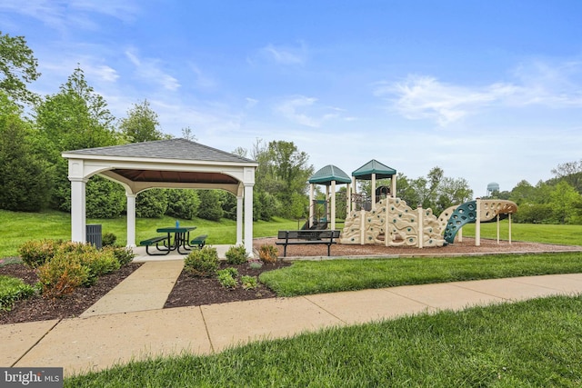 7601 Willow Bottom Rd, Sykesville, MD 21784 - community play area with a lawn and a gazebo