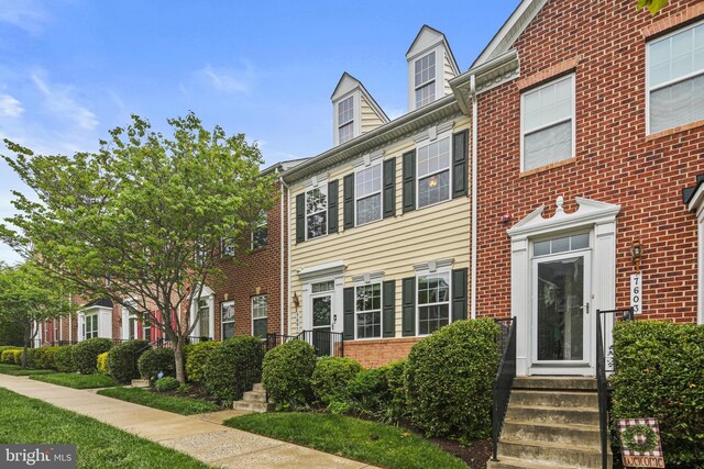 7601 Willow Bottom Rd, Sykesville, MD 21784 - townhome / multi-family property featuring entry steps and brick siding