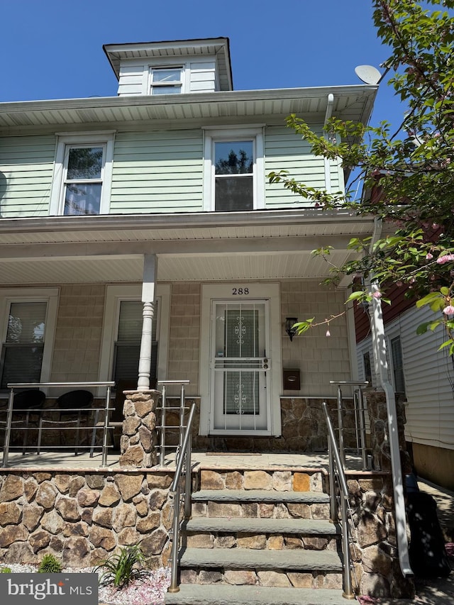 view of front facade with a porch
